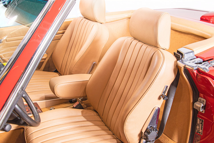 1985 Mercedes-Benz SL 560 30