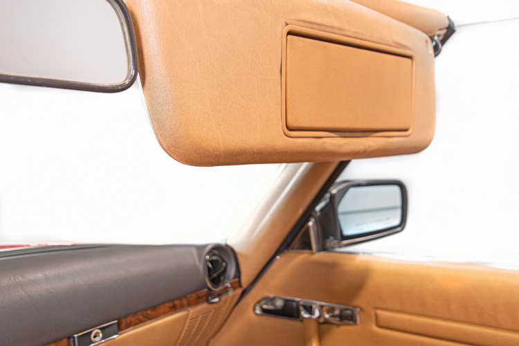 1985 Mercedes-Benz SL 560 43