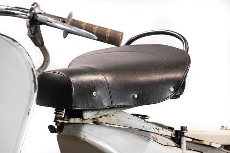 1956 Piaggio Vespa 150 VL3T 10