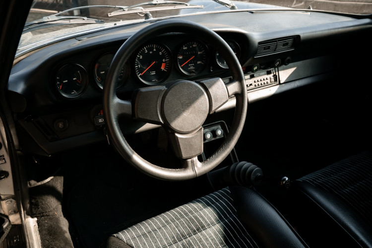 1977 Porsche 911 SC 32
