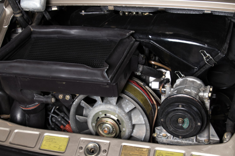 1985 Porsche 930 Turbo 32