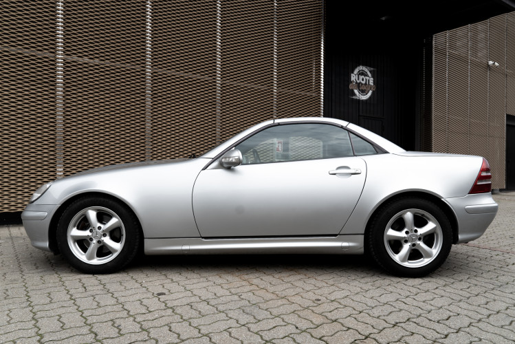 2000 Mercedes-Benz 320 SLK 7
