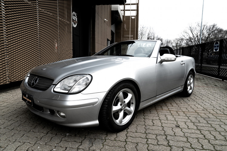 2000 Mercedes-Benz 320 SLK 46