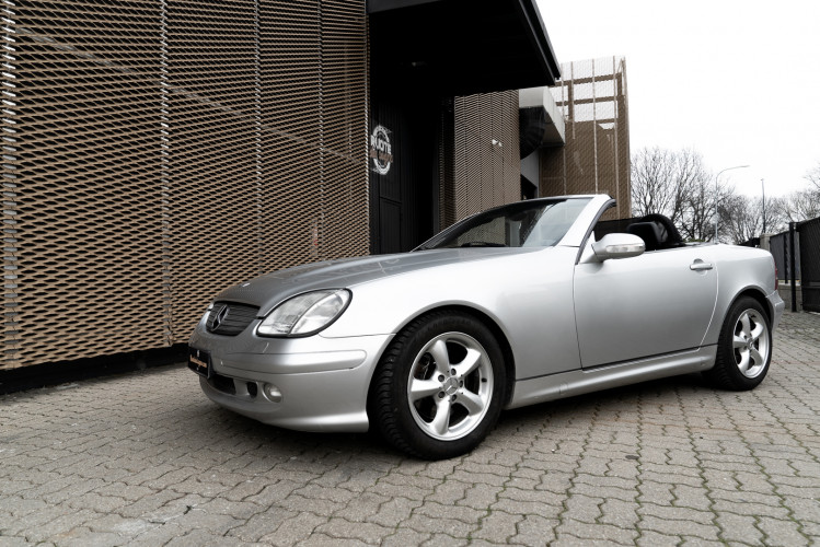 2000 Mercedes-Benz 320 SLK 52