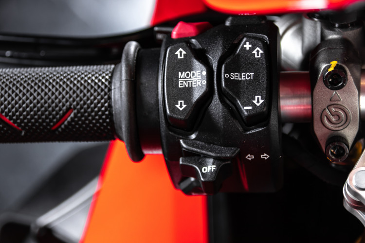 2021 Ducati Panigale V4S 34
