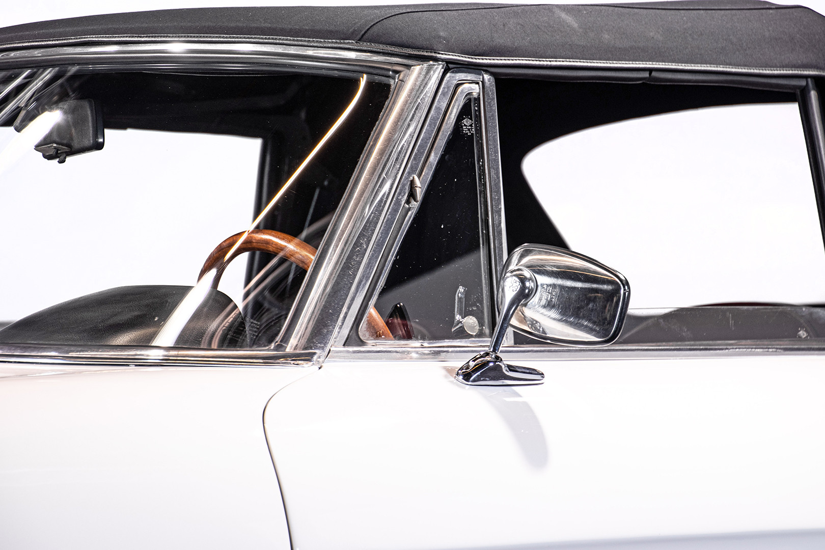 1969 Alfa Romeo Duetto Spider 1750 "Osso di Seppia" 18
