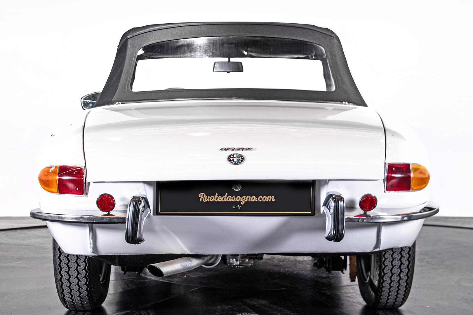 1969 Alfa Romeo Duetto Spider 1750 "Osso di Seppia" 3