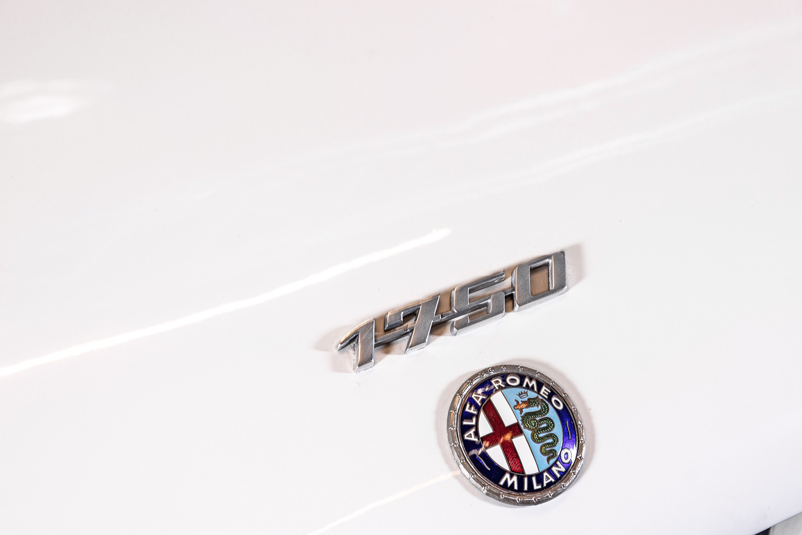 1969 Alfa Romeo Duetto Spider 1750 "Osso di Seppia" 22