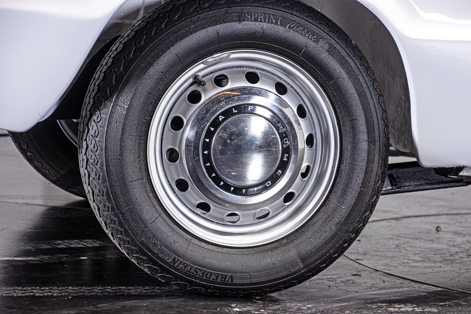 1969 Alfa Romeo Duetto Spider 1750 "Osso di Seppia" 16