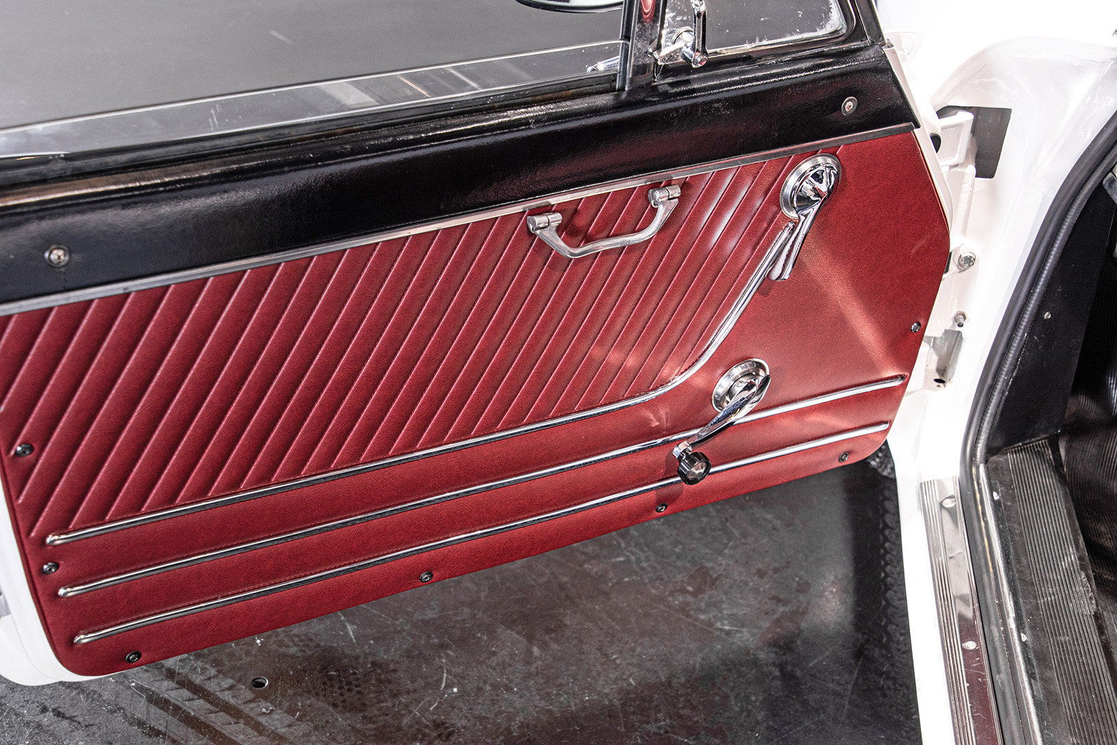 1969 Alfa Romeo Duetto Spider 1750 "Osso di Seppia" 34