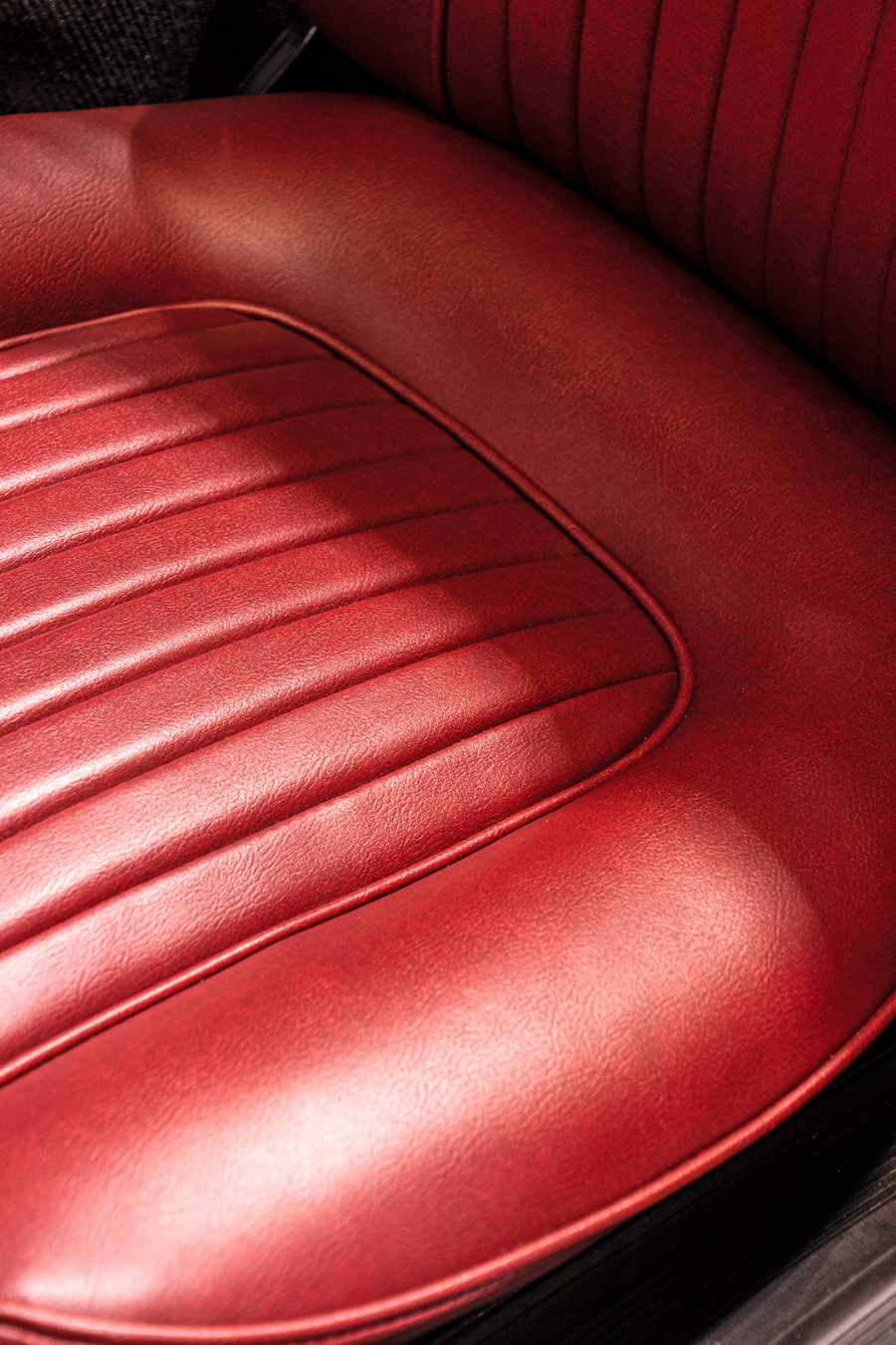 1969 Alfa Romeo Duetto Spider 1750 "Osso di Seppia" 24