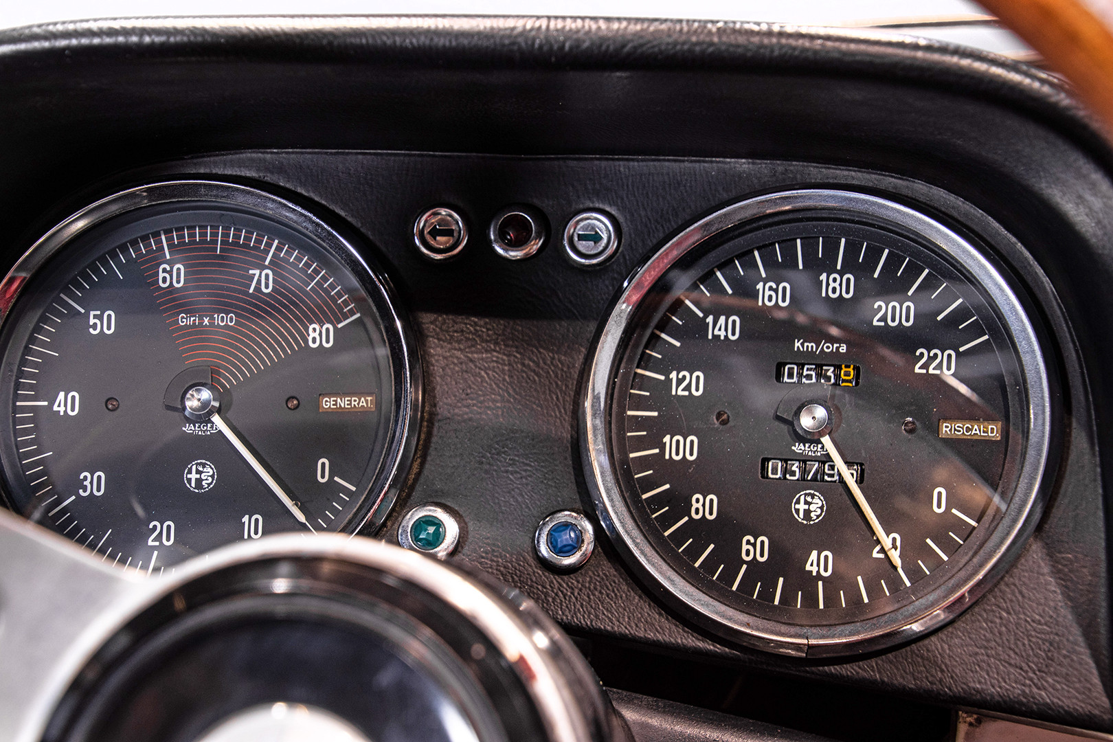1969 Alfa Romeo Duetto Spider 1750 "Osso di Seppia" 26