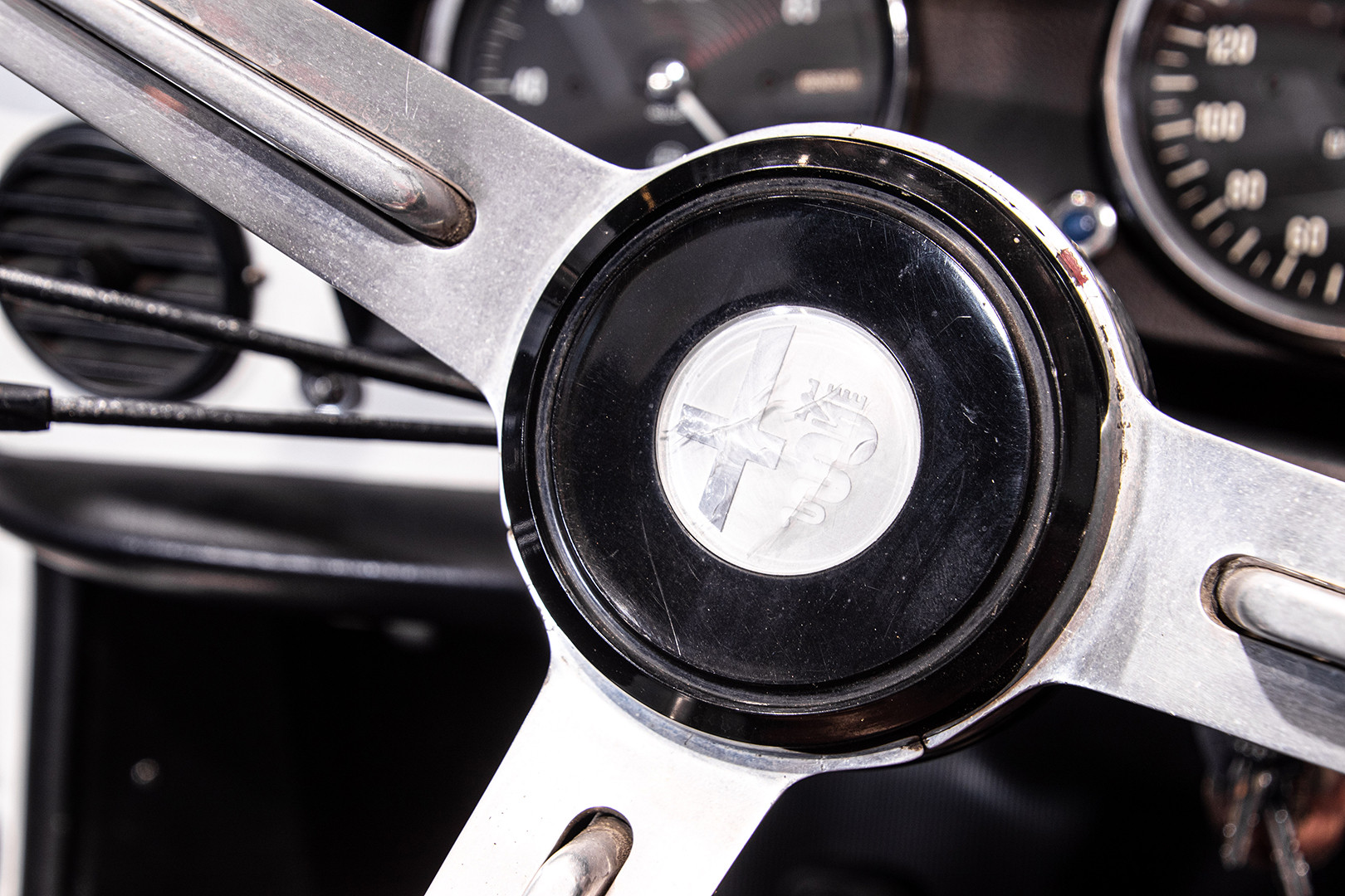 1969 Alfa Romeo Duetto Spider 1750 "Osso di Seppia" 32