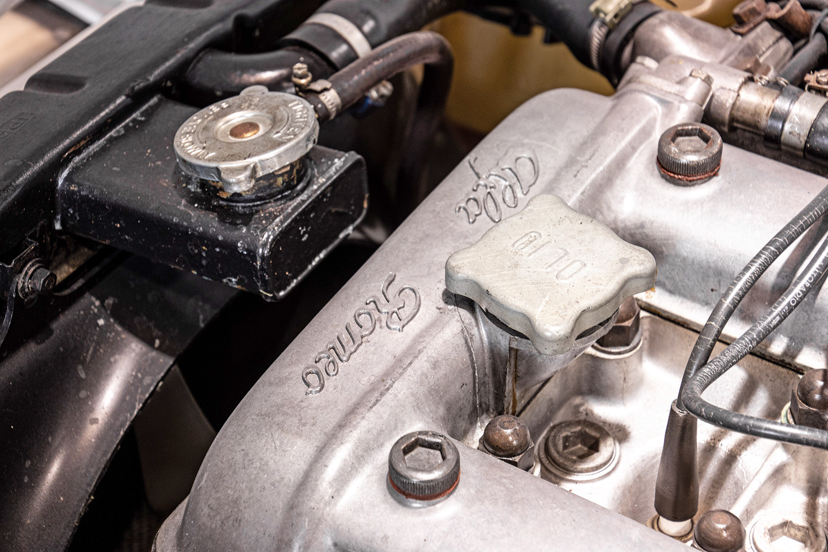 1969 Alfa Romeo Duetto Spider 1750 "Osso di Seppia" 43