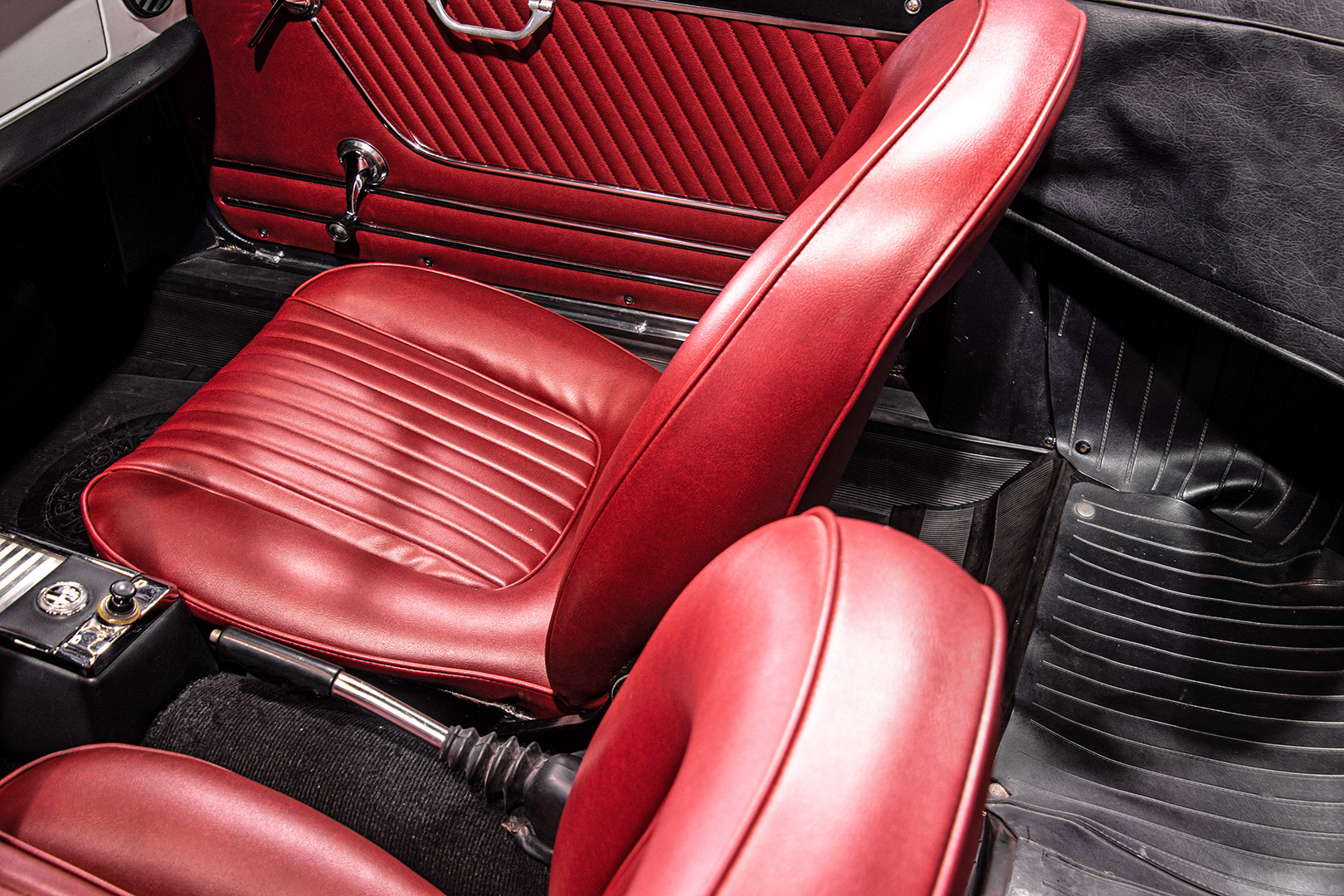 1969 Alfa Romeo Duetto Spider 1750 "Osso di Seppia" 51