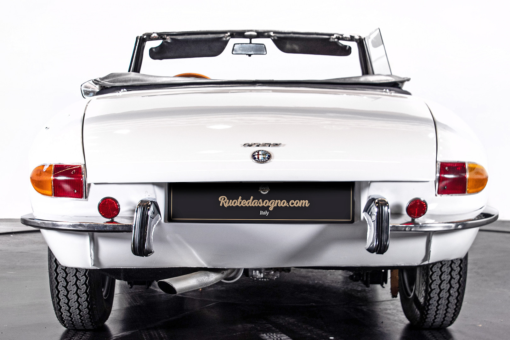 1969 Alfa Romeo Duetto Spider 1750 "Osso di Seppia" 10