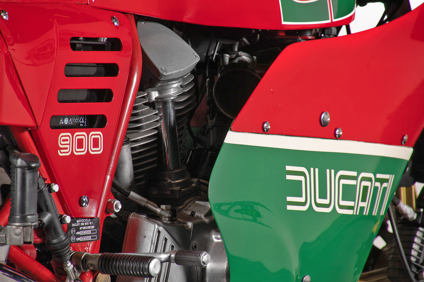 1983 Ducati 900 MIKE HAILWOOD REPLICA 10