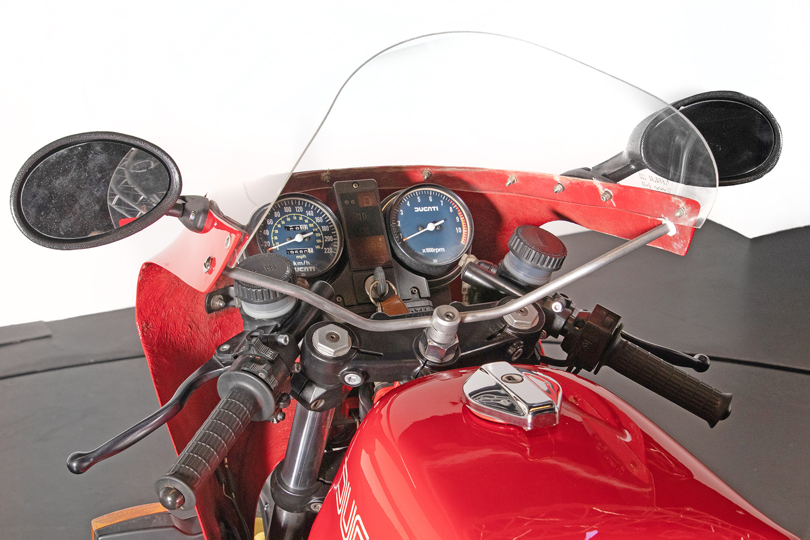 1983 Ducati 900 MIKE HAILWOOD REPLICA 12