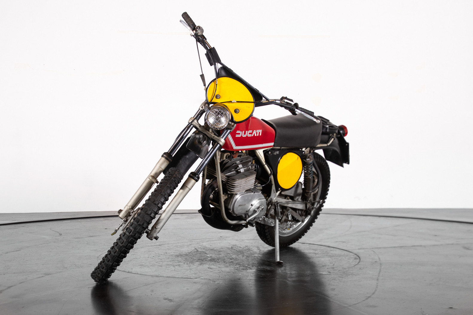 1976 DUCATI 125 10