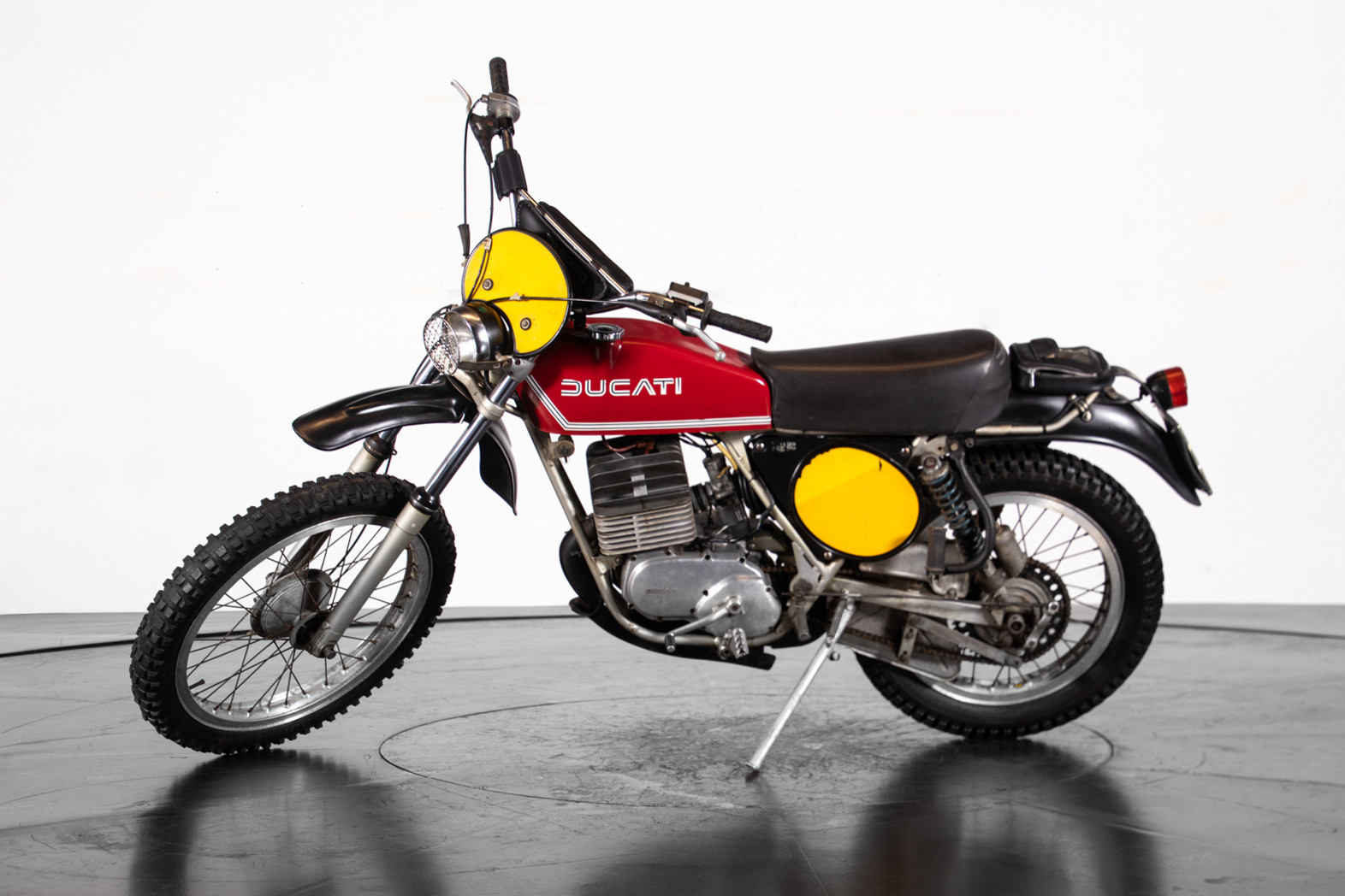 1976 DUCATI 125 11