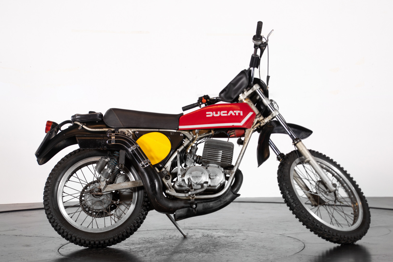 1976 DUCATI 125 2