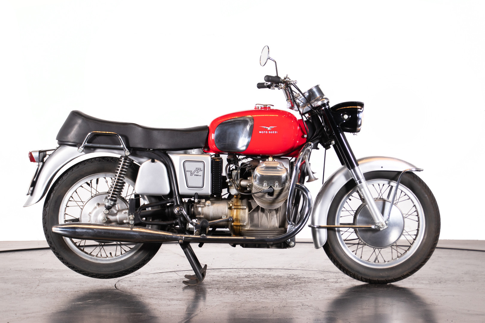 moto guzzi v7 vintage