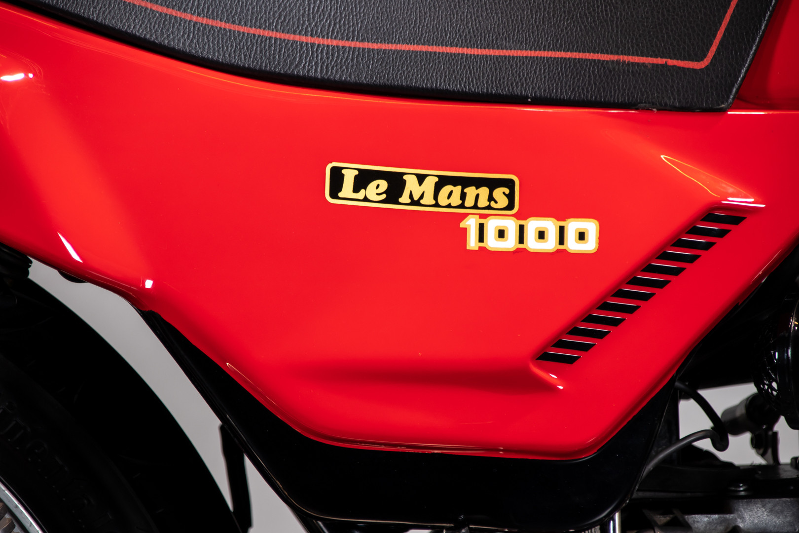 1985 Moto Guzzi le mans 1000 26