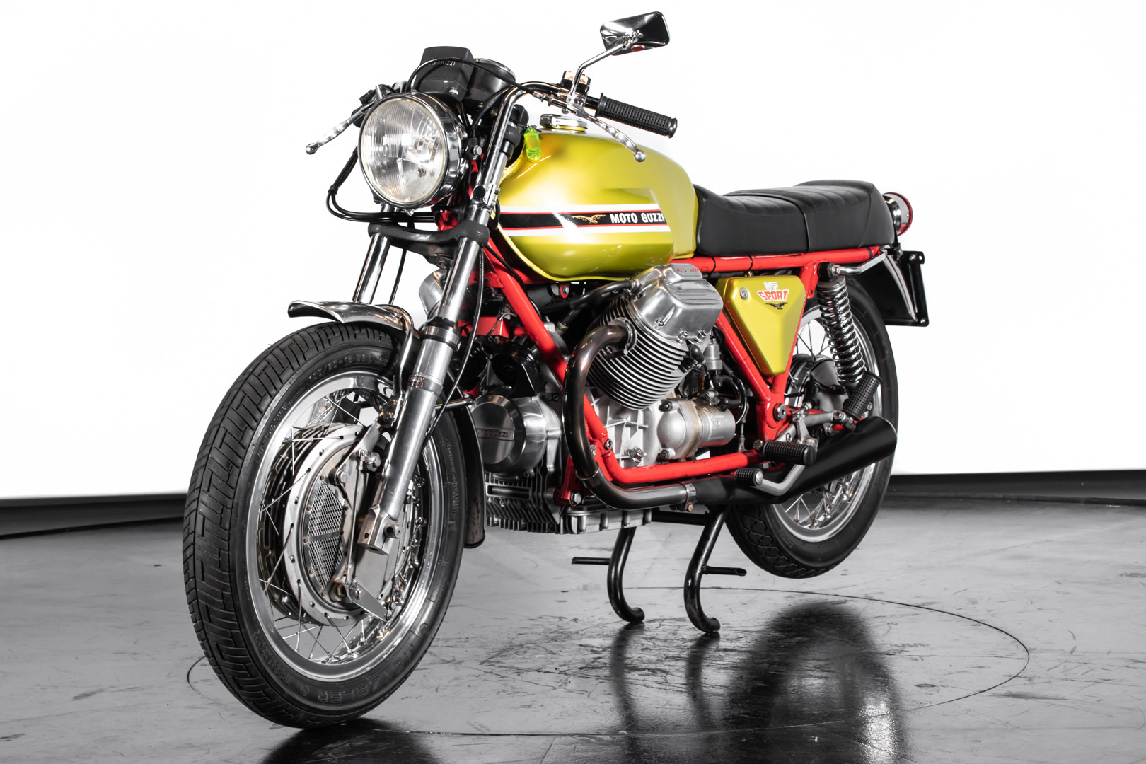 1972 Moto Guzzi V7 Sport Telaio Rosso 2