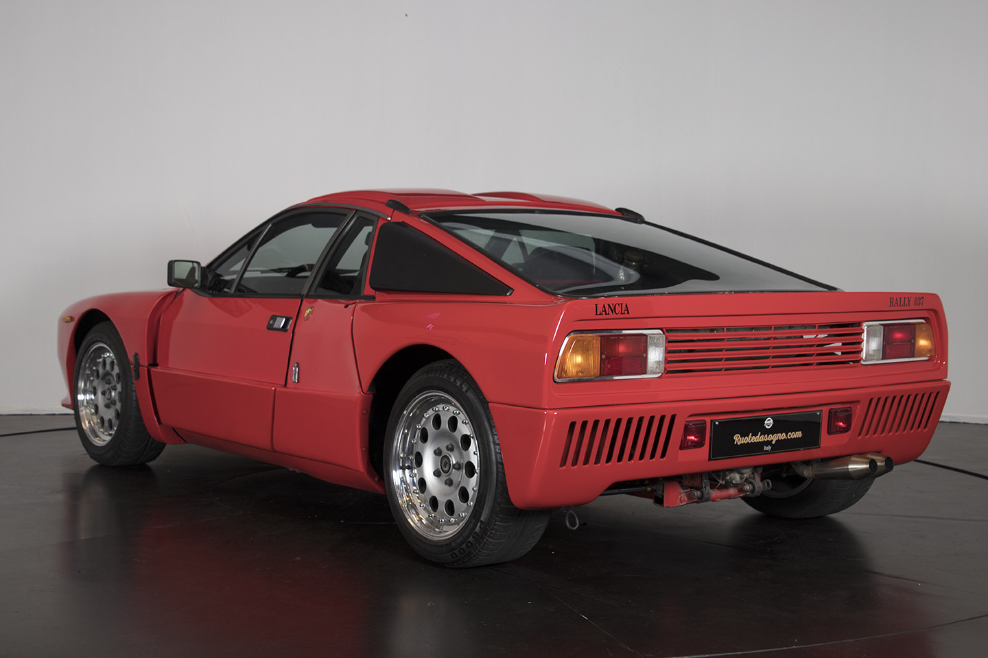 1982 Lancia Rally 037 "stradale" 6