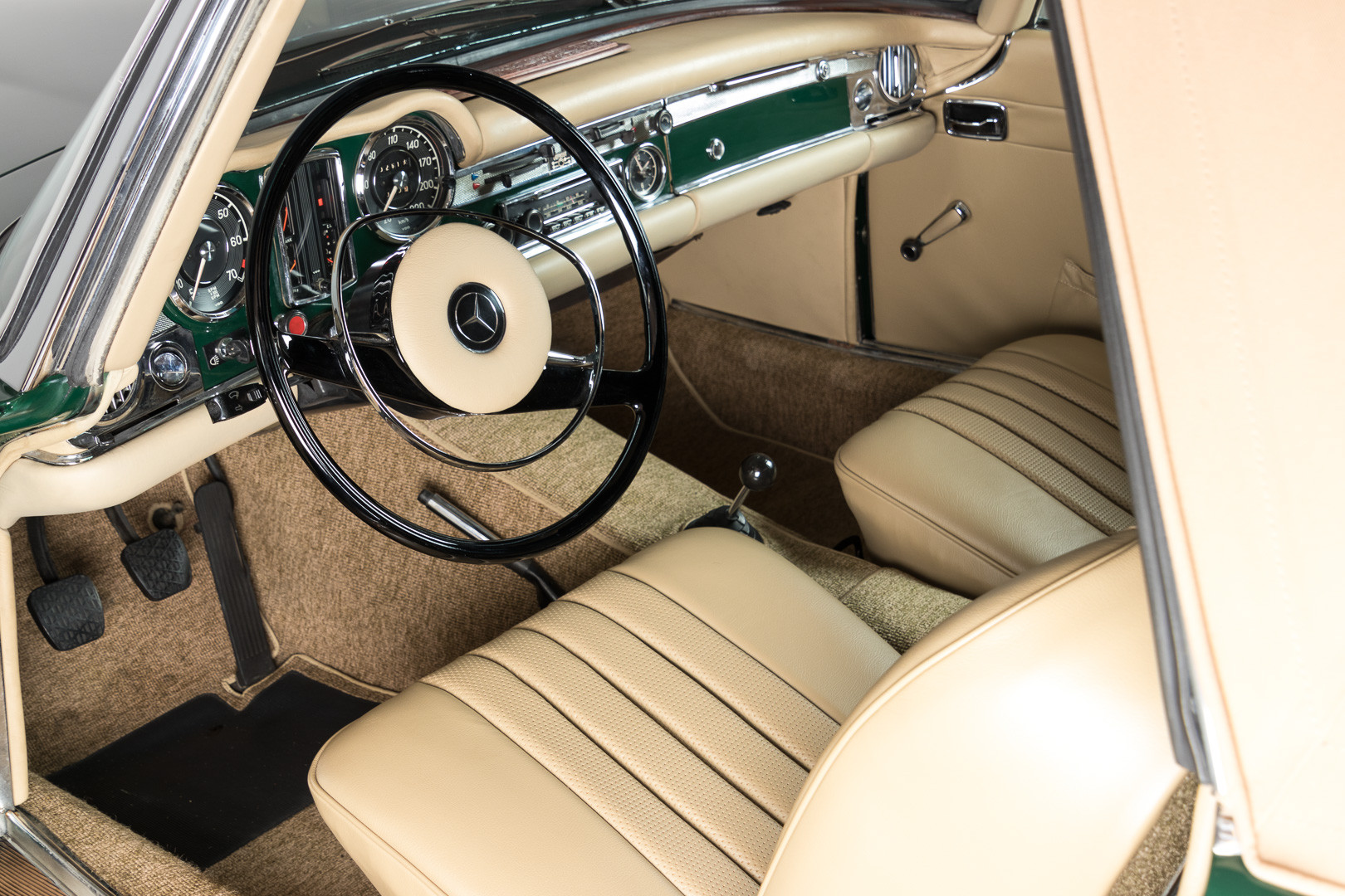 1970 Mercedes-Benz 280 SL 14