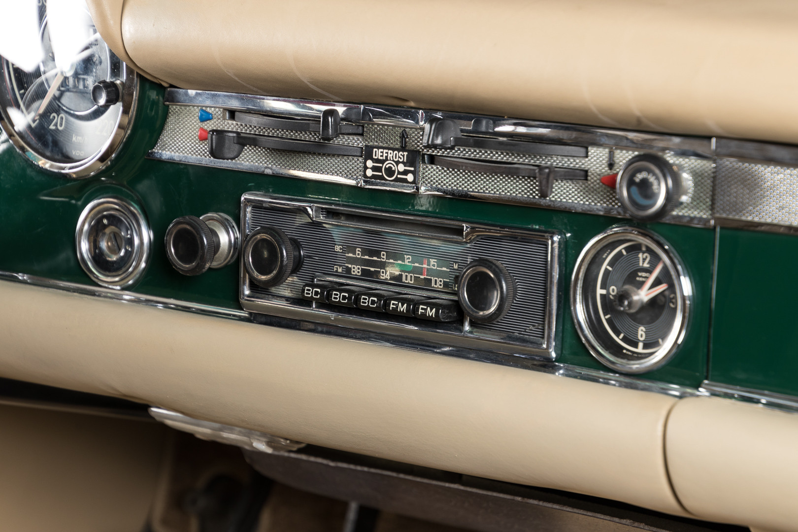 1970 Mercedes-Benz 280 SL 16