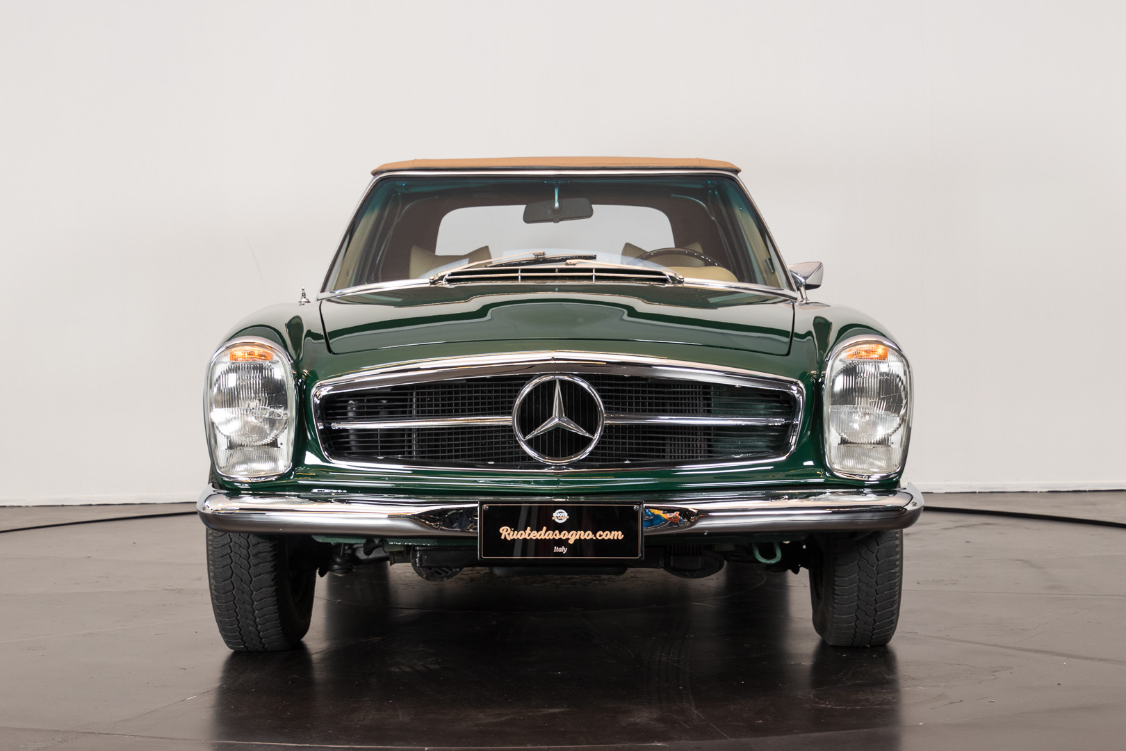1970 Mercedes-Benz 280 SL 2