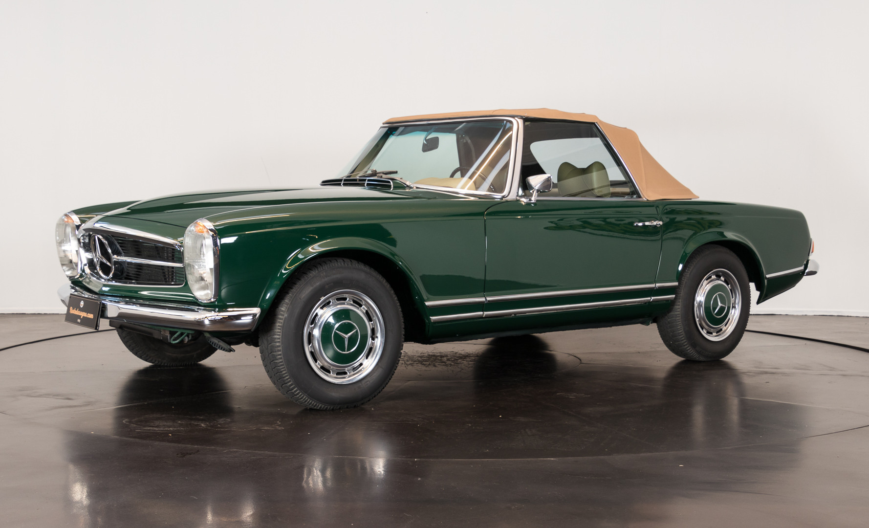 1970 Mercedes-Benz 280 SL 0