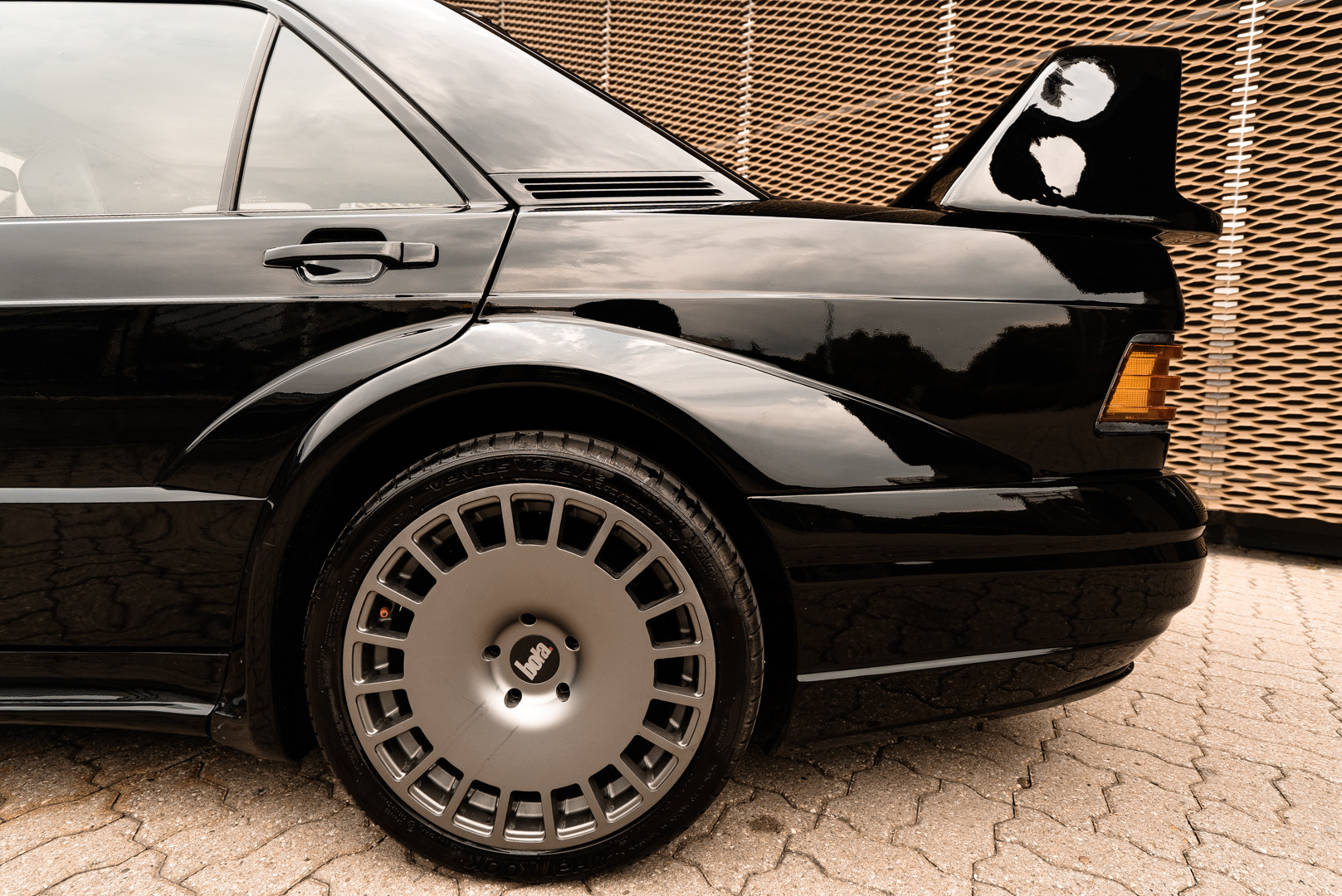 1985 Mercedes-Benz 190E 2.3-16 14