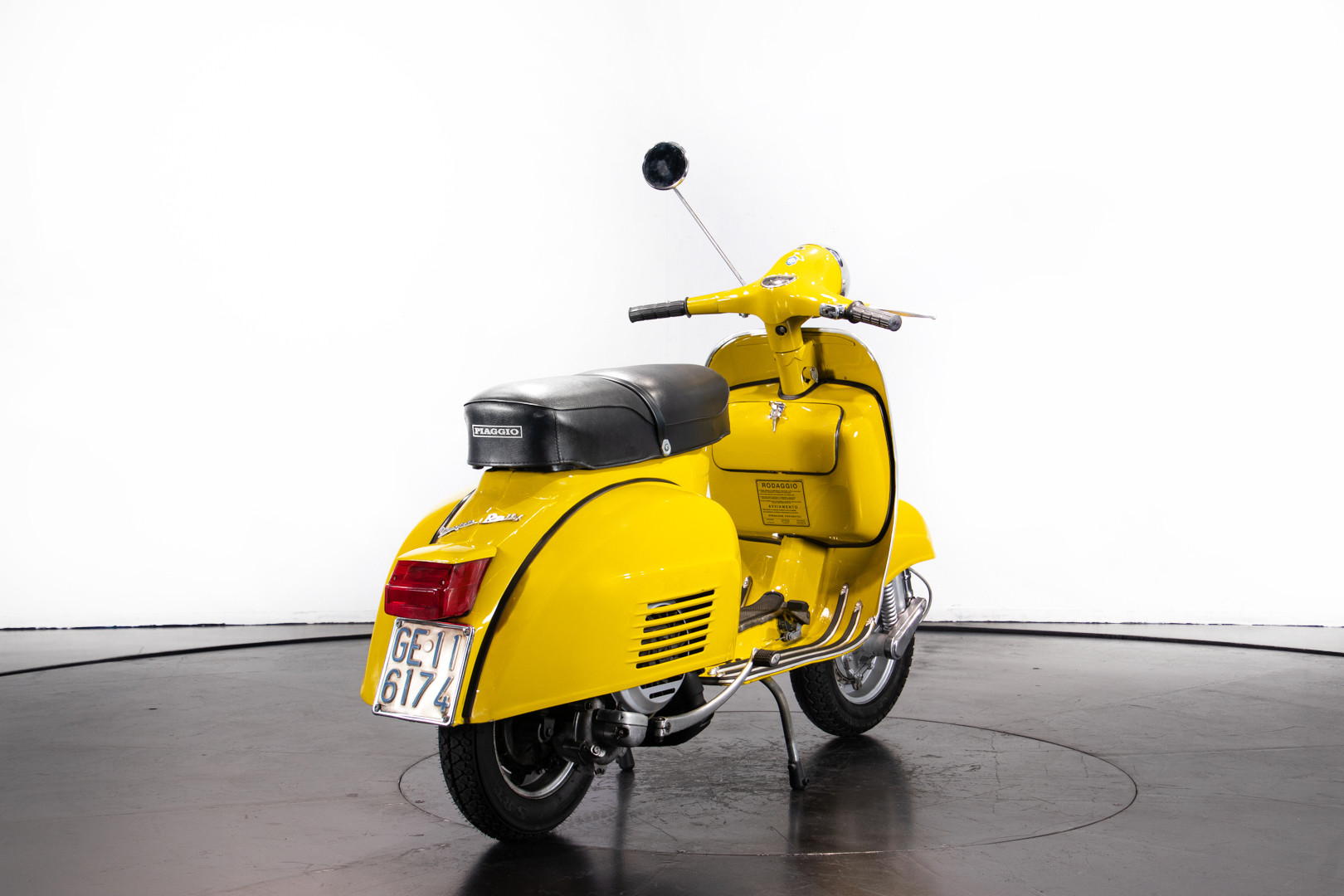 1971 Piaggio Vespa Rally 180 6