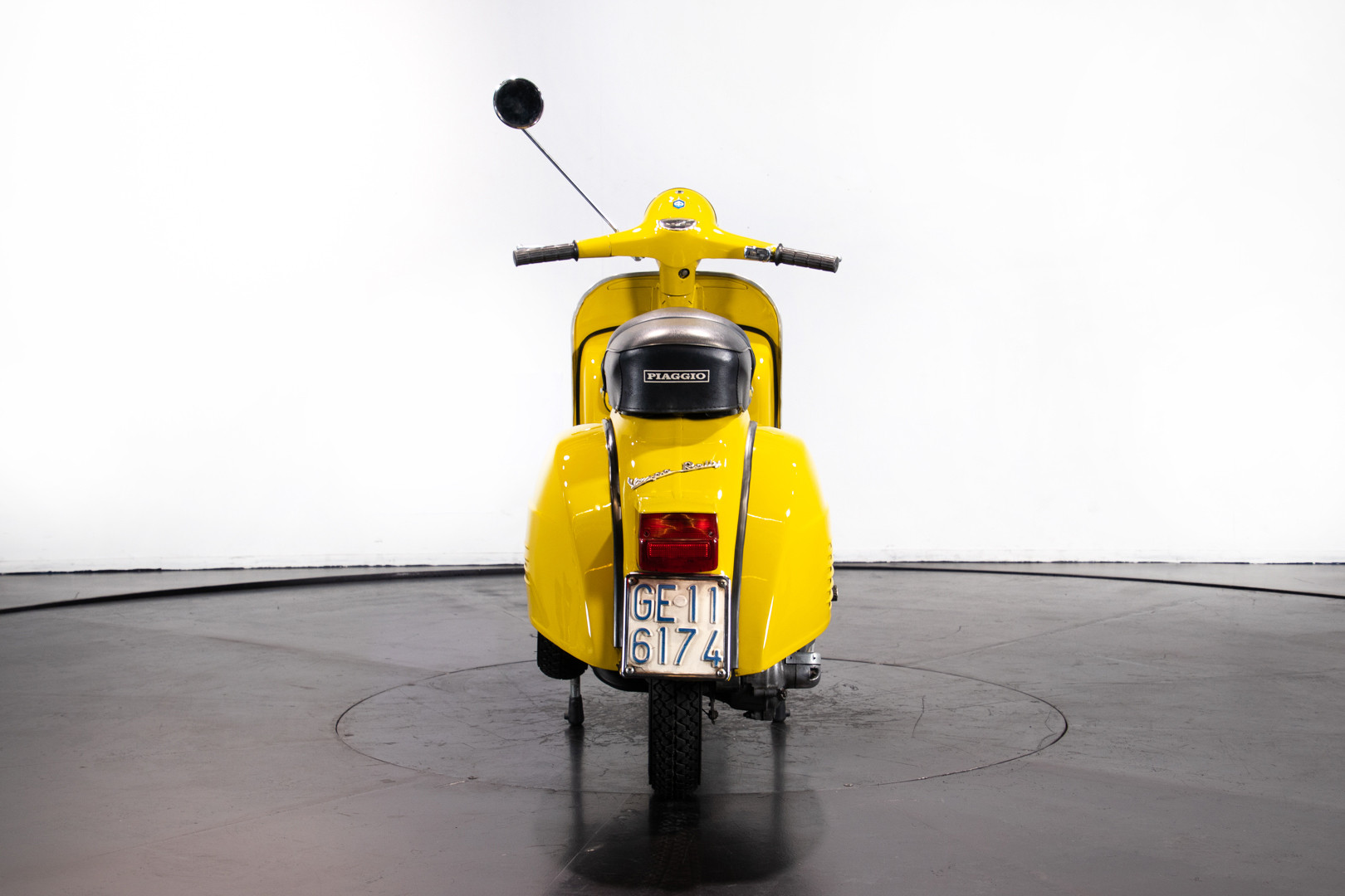 1971 Piaggio Vespa Rally 180 7