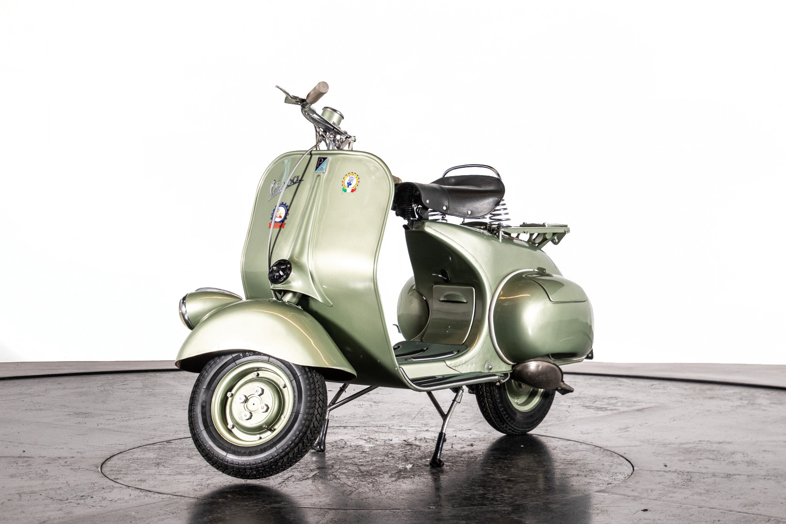 1950 Piaggio Vespa 125 V15 2