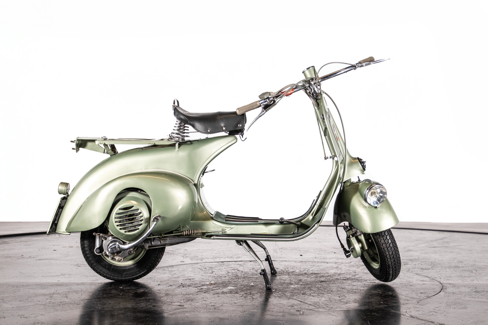 1950 Piaggio Vespa 125 V15 6