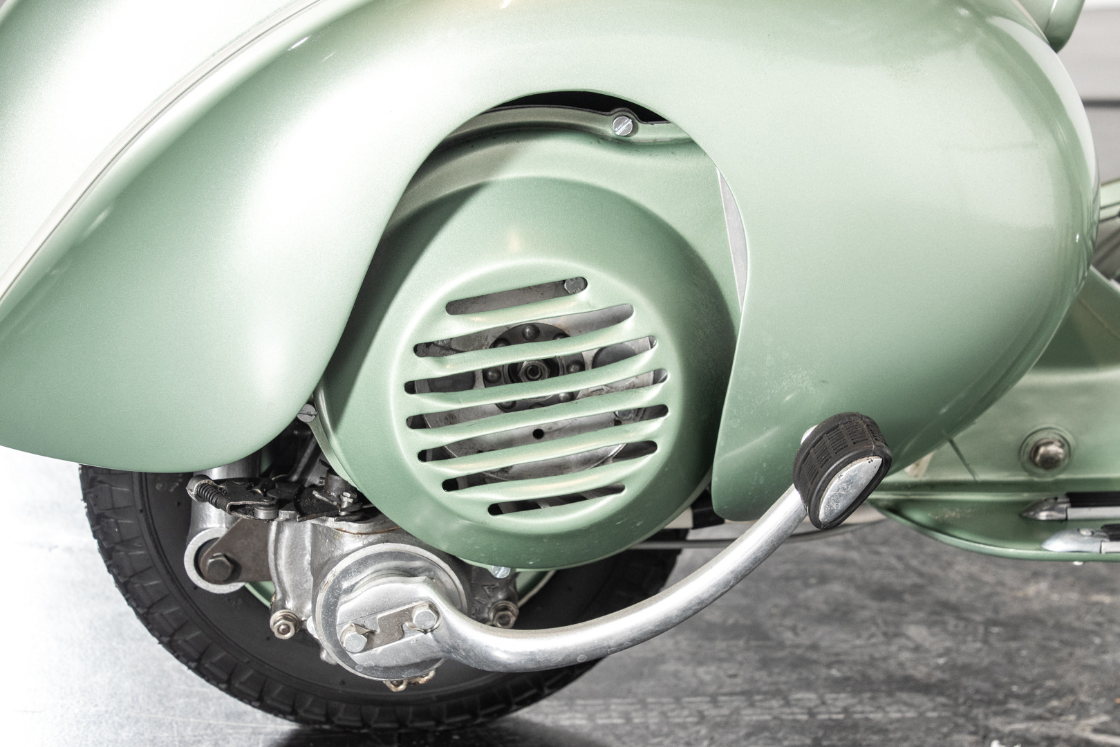 1952 Piaggio Vespa 125 V33 23