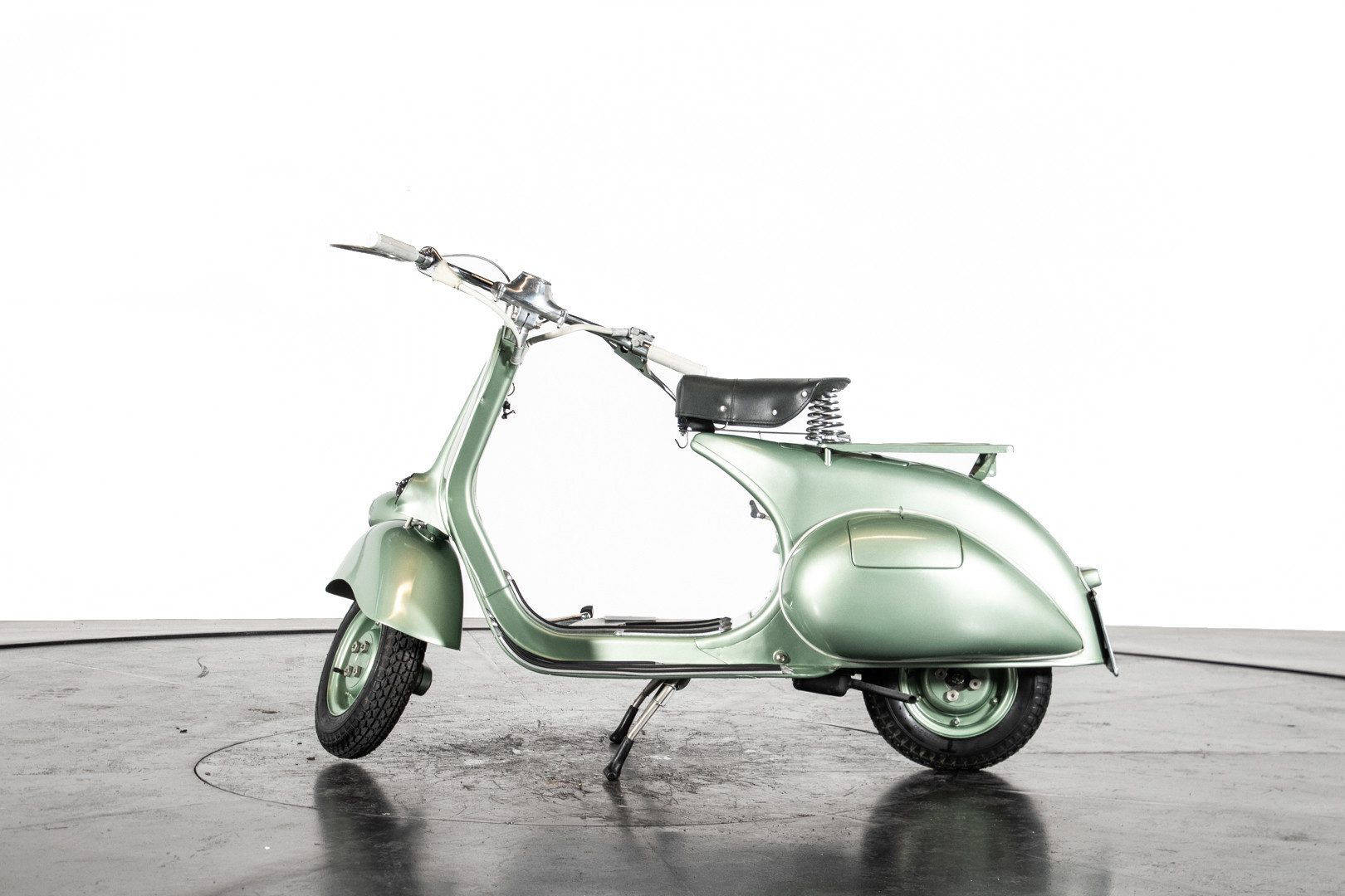 1952 Piaggio Vespa 125 V33 2