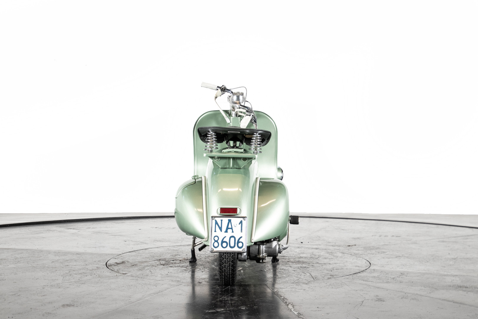 1952 Piaggio Vespa 125 V33 3