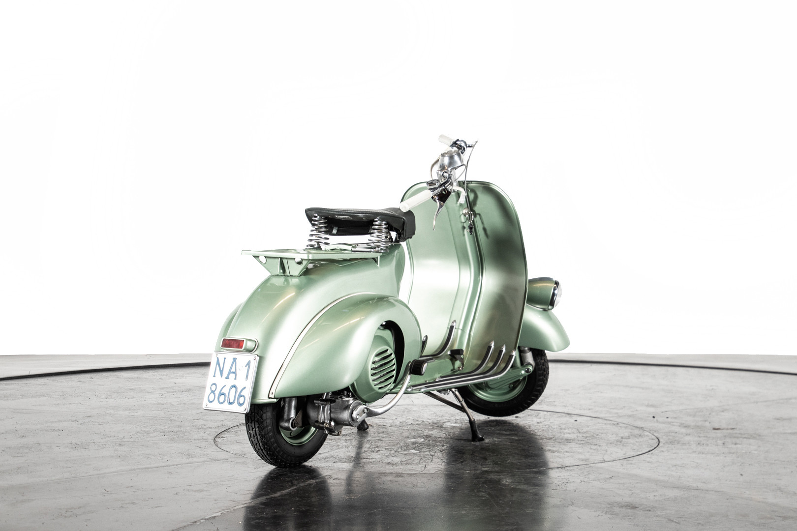 1952 Piaggio Vespa 125 V33 6