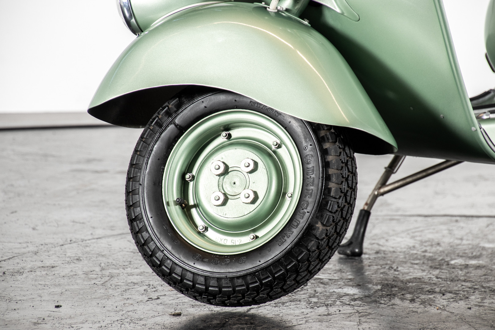 1952 Piaggio Vespa 125 V33 7