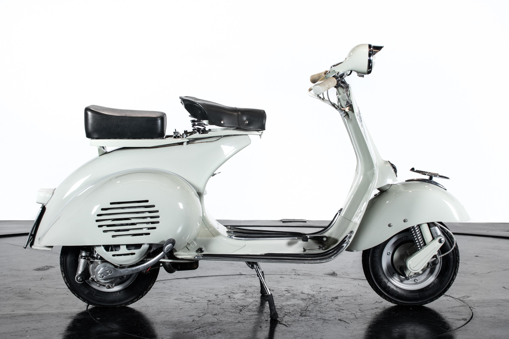 1955 Piaggio Vespa 150 Struzzo VL1T 1
