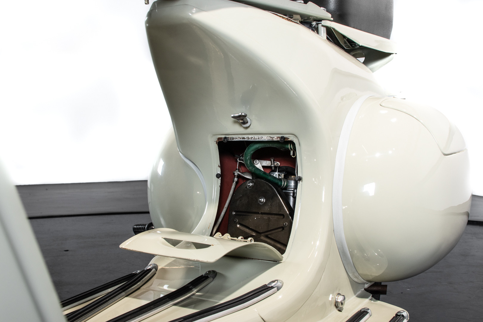 1955 Piaggio Vespa 150 Struzzo VL1T 28