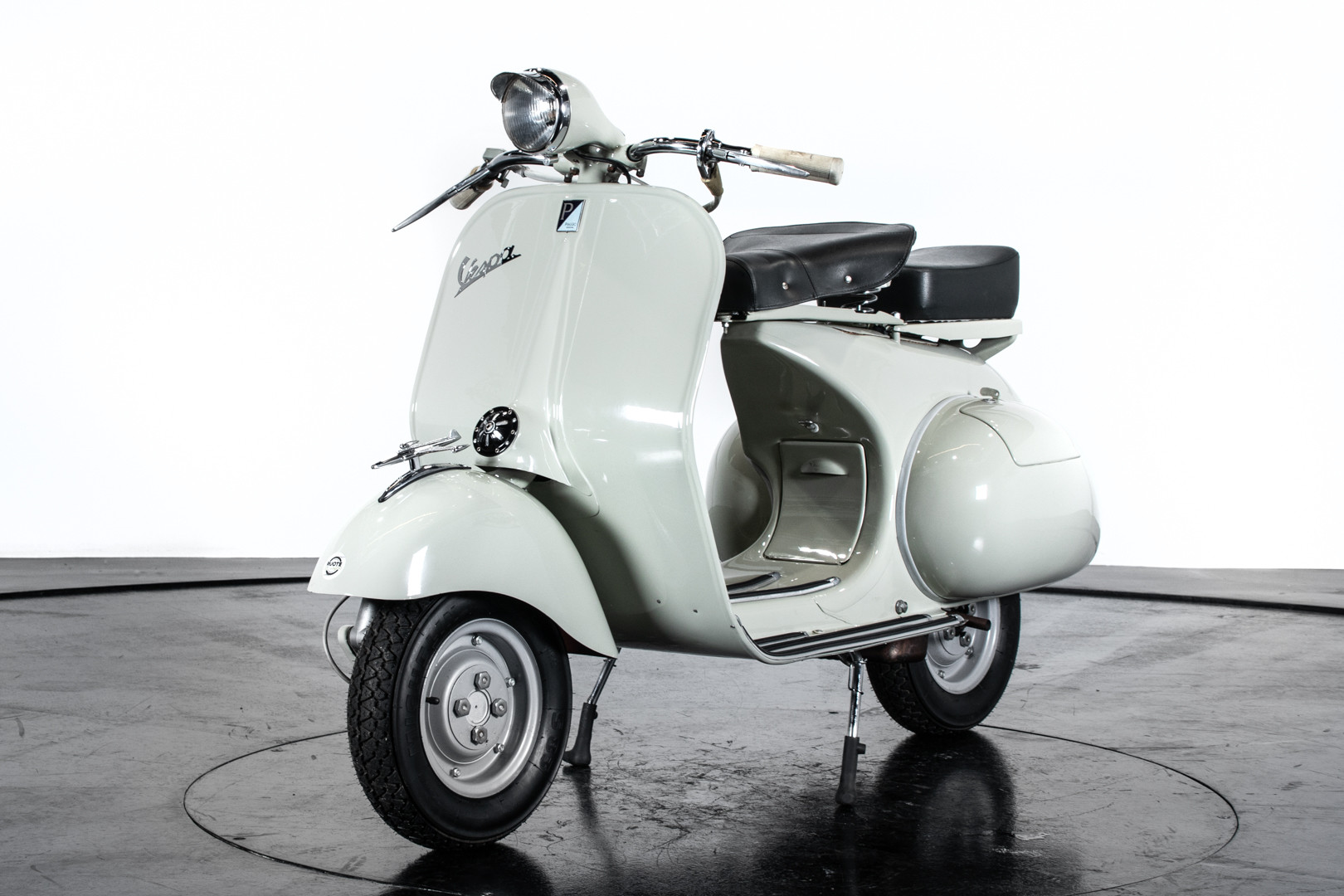 1955 Piaggio Vespa 150 Struzzo VL1T 4