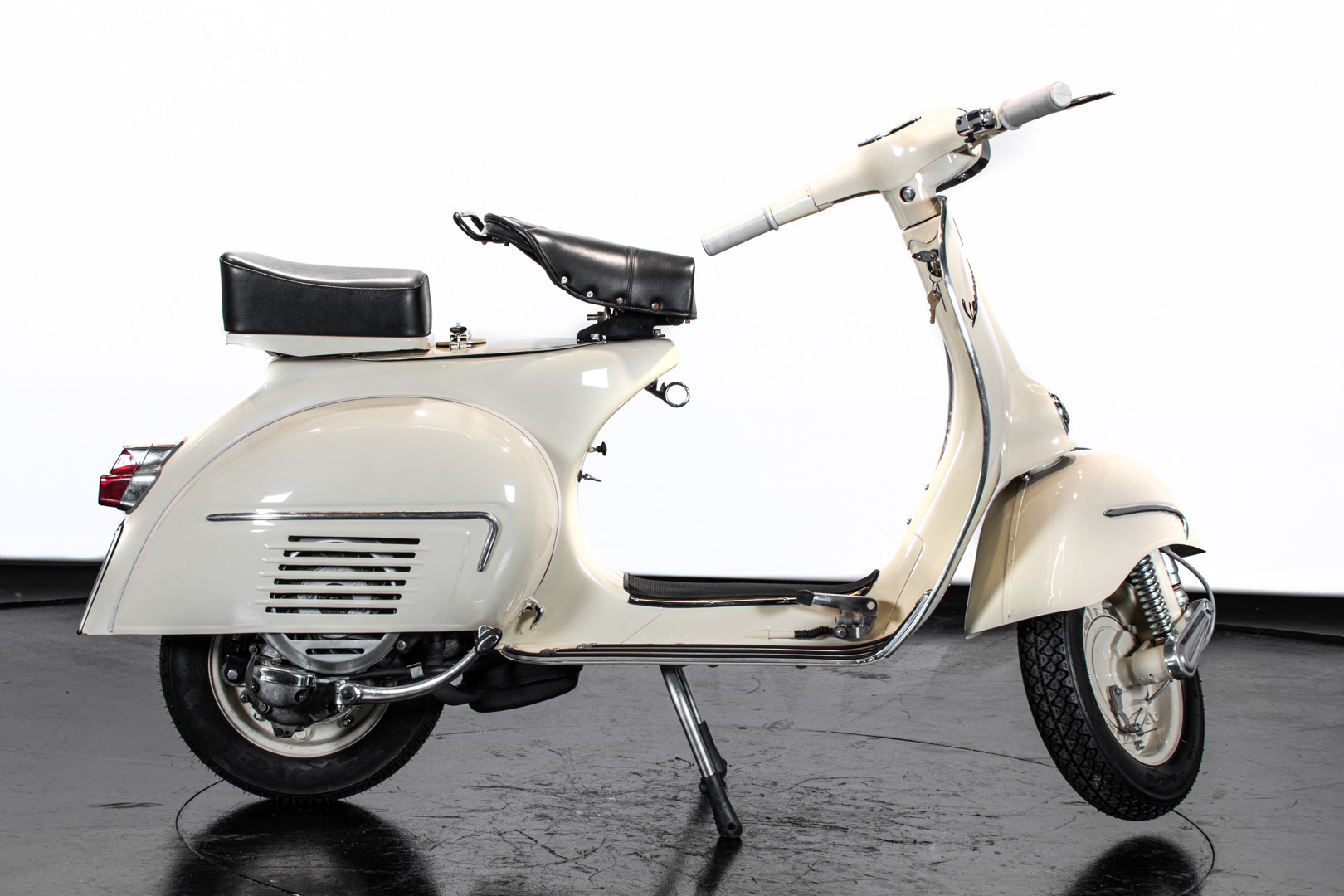 1963 Piaggio Vespa VLA GL 150 1