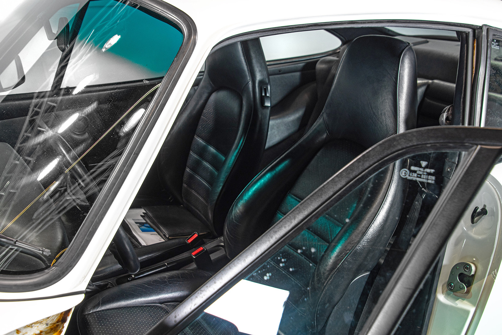 1990 Porsche 964 Carrera 4 18