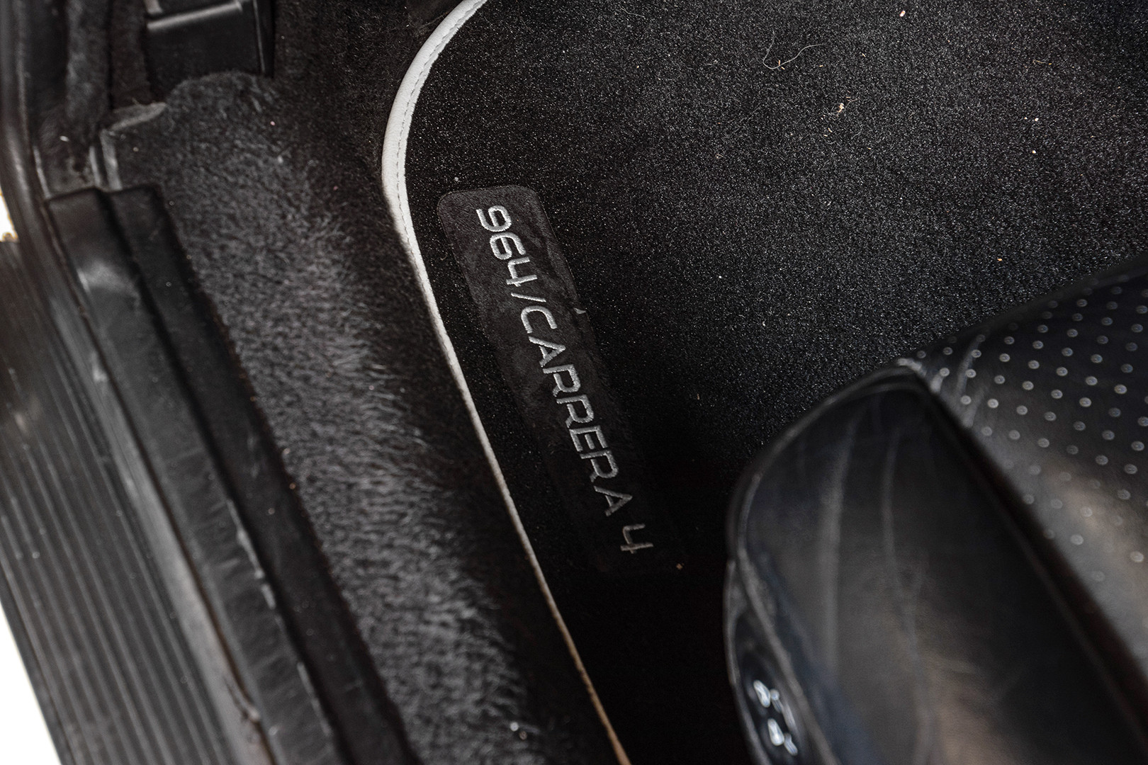 1990 Porsche 964 Carrera 4 21