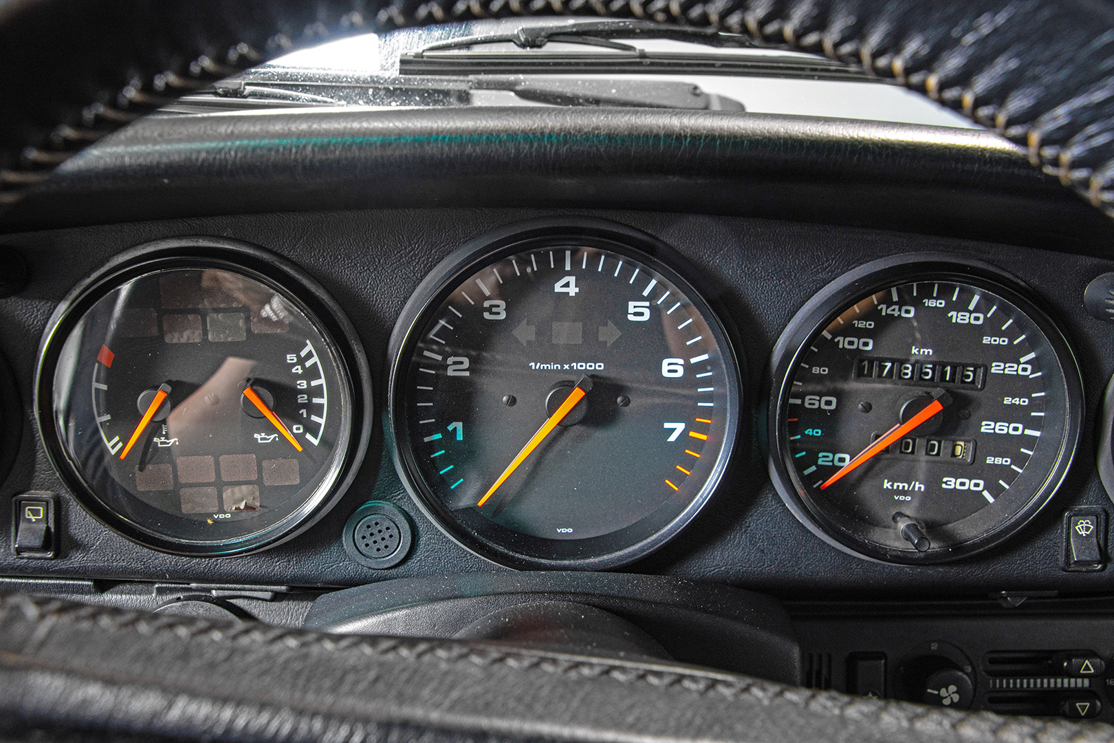 1990 Porsche 964 Carrera 4 20